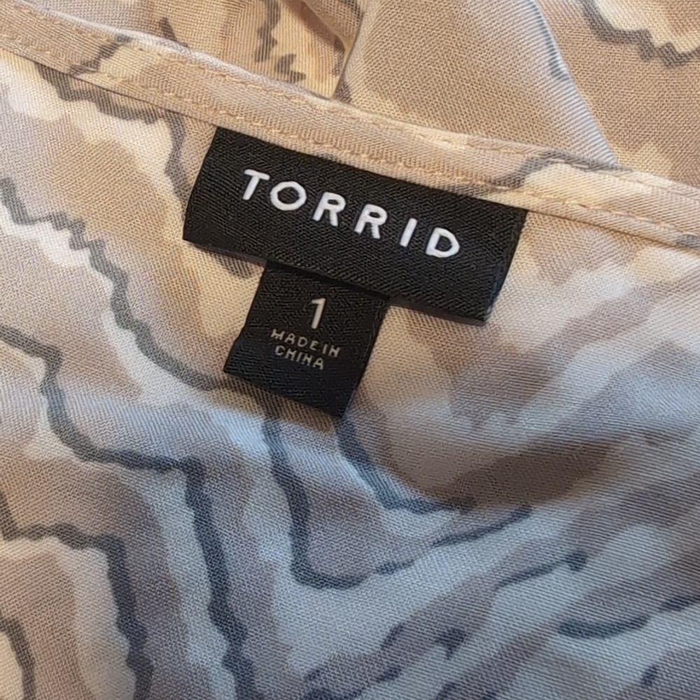 Torrid Womens Shirt Size 1 Short Sleeve Tiger Patterned Blouse - Picture 8 of 10
